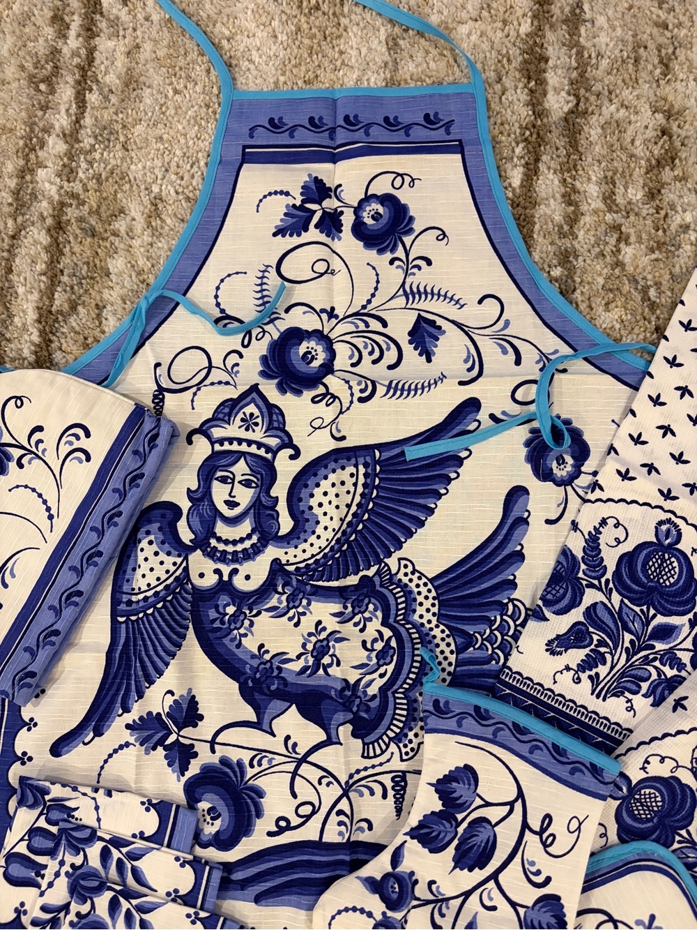 Blue and White Decorative Apron Set - New